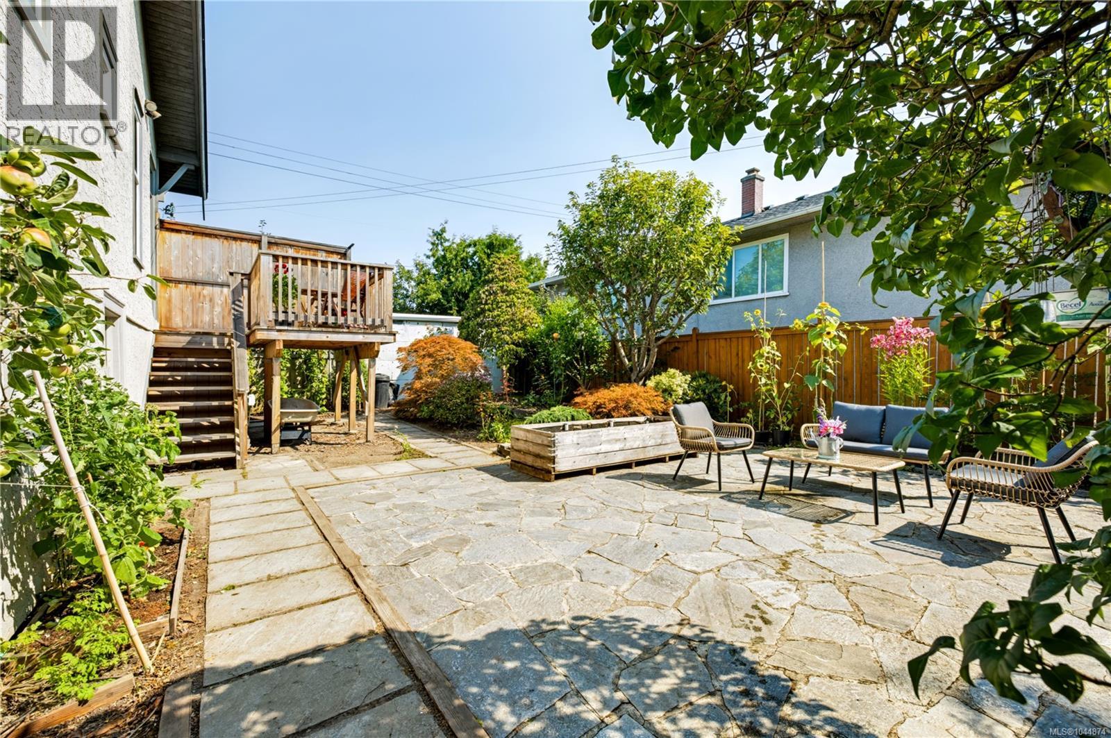 2449 Oregon Ave, Victoria, British Columbia  V8R 3V8 - Photo 37 - 1044874