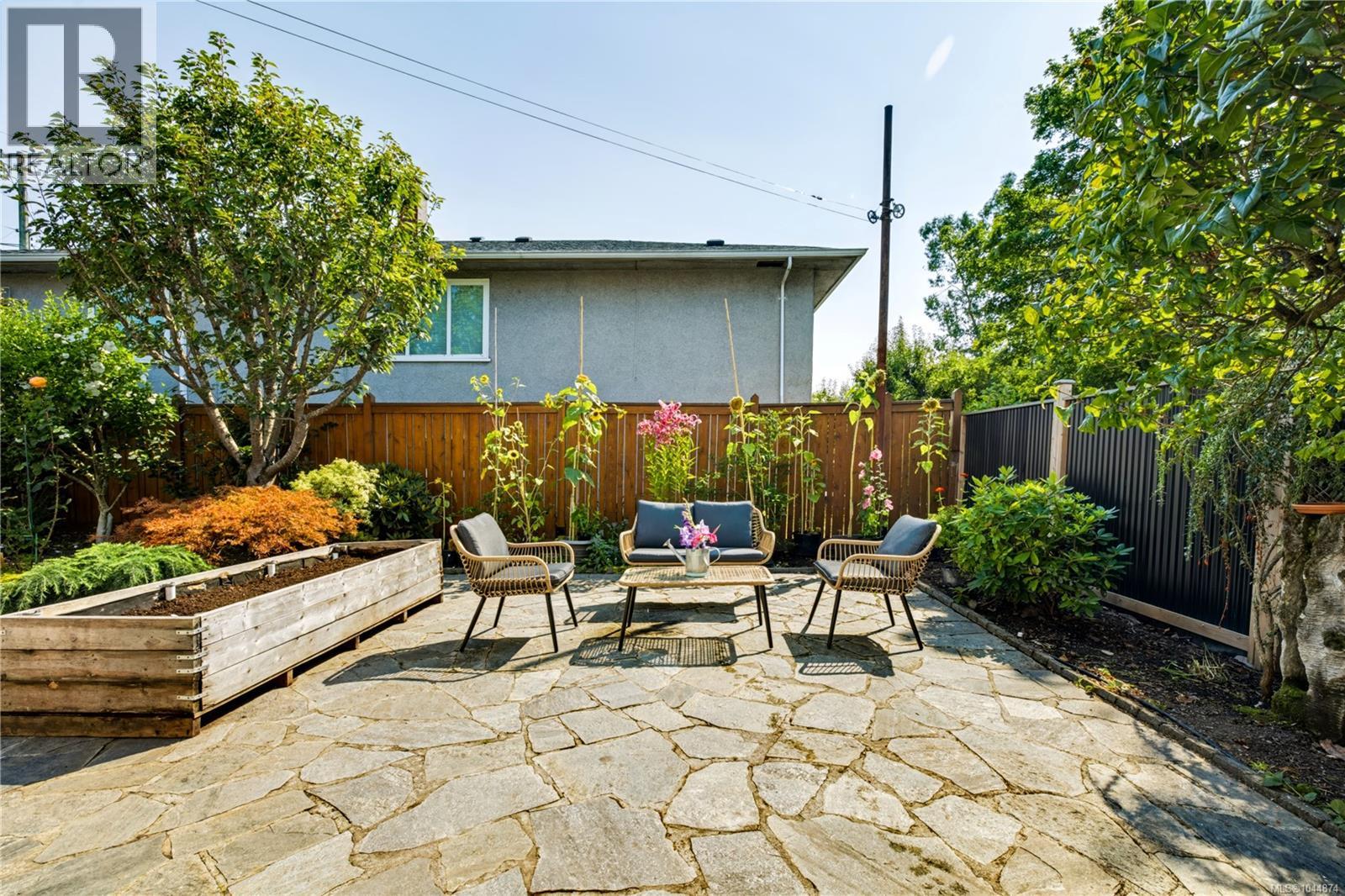 2449 Oregon Ave, Victoria, British Columbia  V8R 3V8 - Photo 38 - 1044874