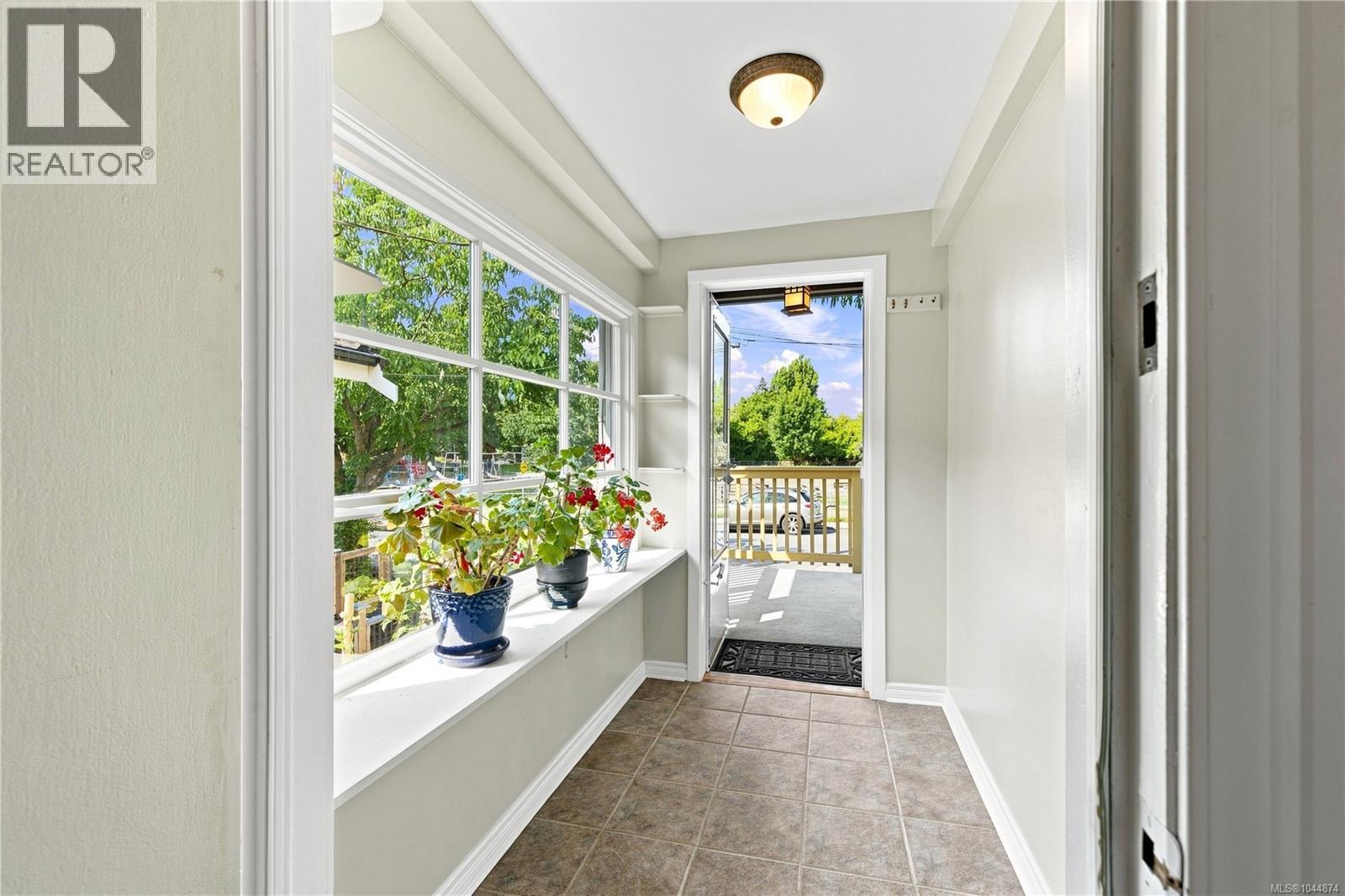 2449 Oregon Ave, Victoria, British Columbia  V8R 3V8 - Photo 7 - 1044874