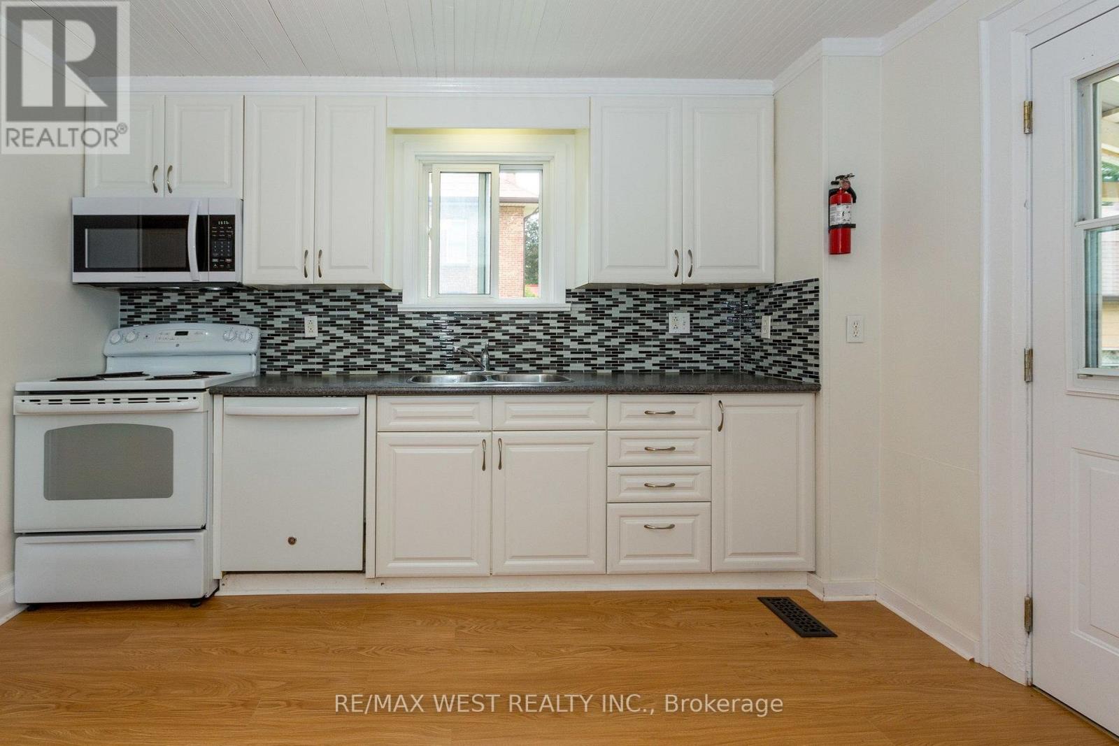 175 Wellington Street W, New Tecumseth, Ontario  L9R 1H6 - Photo 12 - N13694044