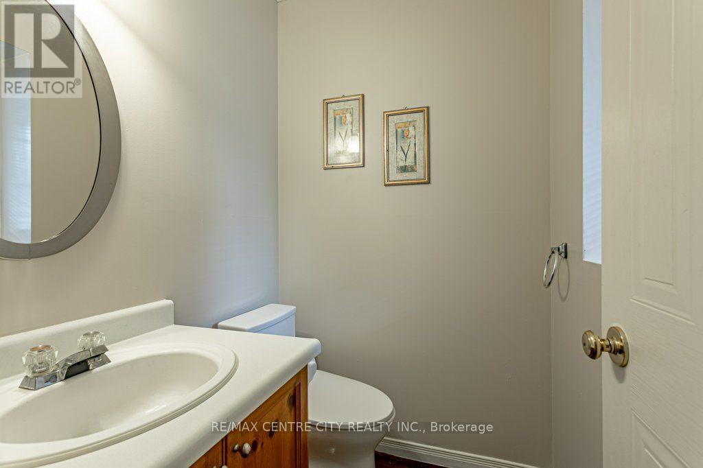 320 Rossmore Court, London South, Ontario  N6C 6B9 - Photo 6 - X13695578