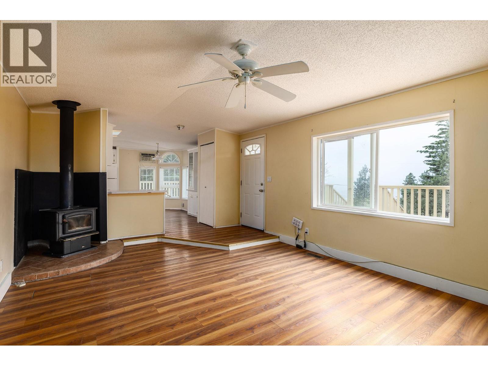 6439 Farmers Drive, Kelowna, British Columbia  V1P 1A2 - Photo 2 - 10383099