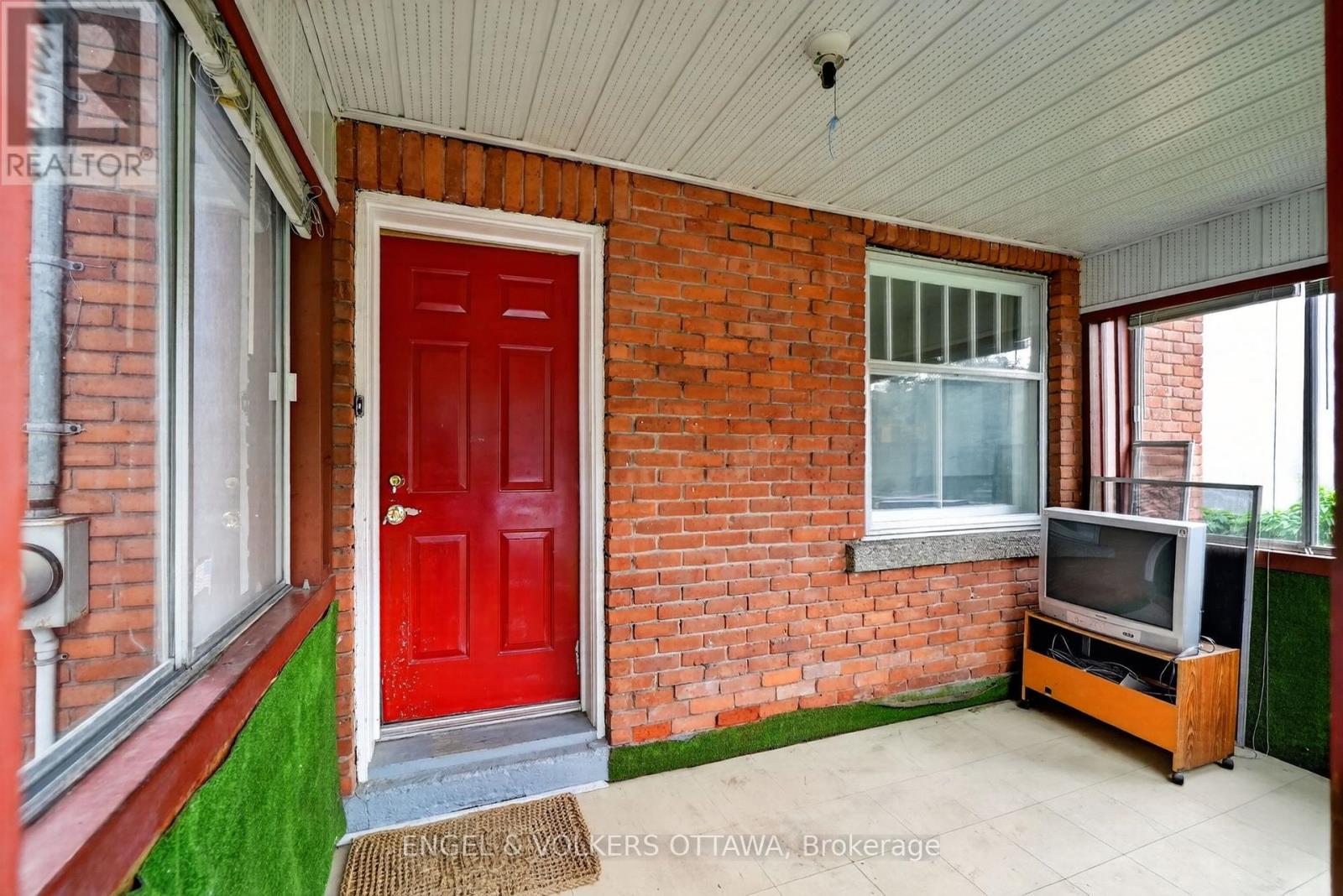 9 Geneva Street, Ottawa, Ontario  K1Y 3N5 - Photo 2 - X13695546