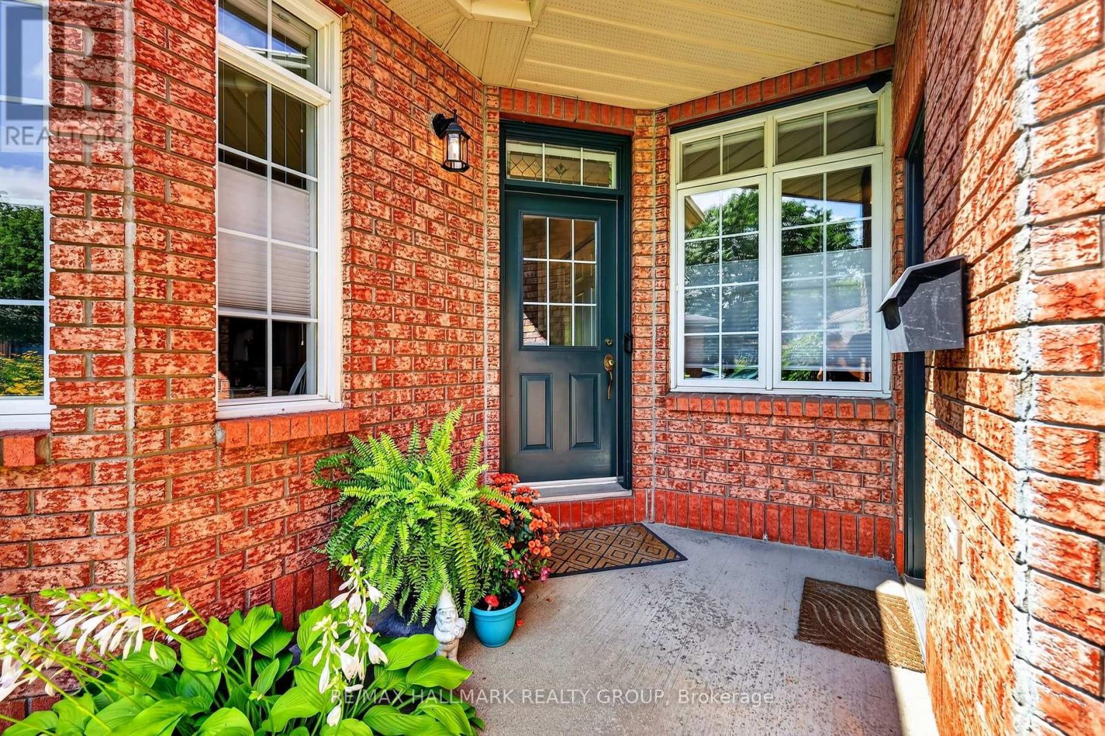 95 College Circle, Ottawa, Ontario  K1K 4R9 - Photo 3 - X13695586