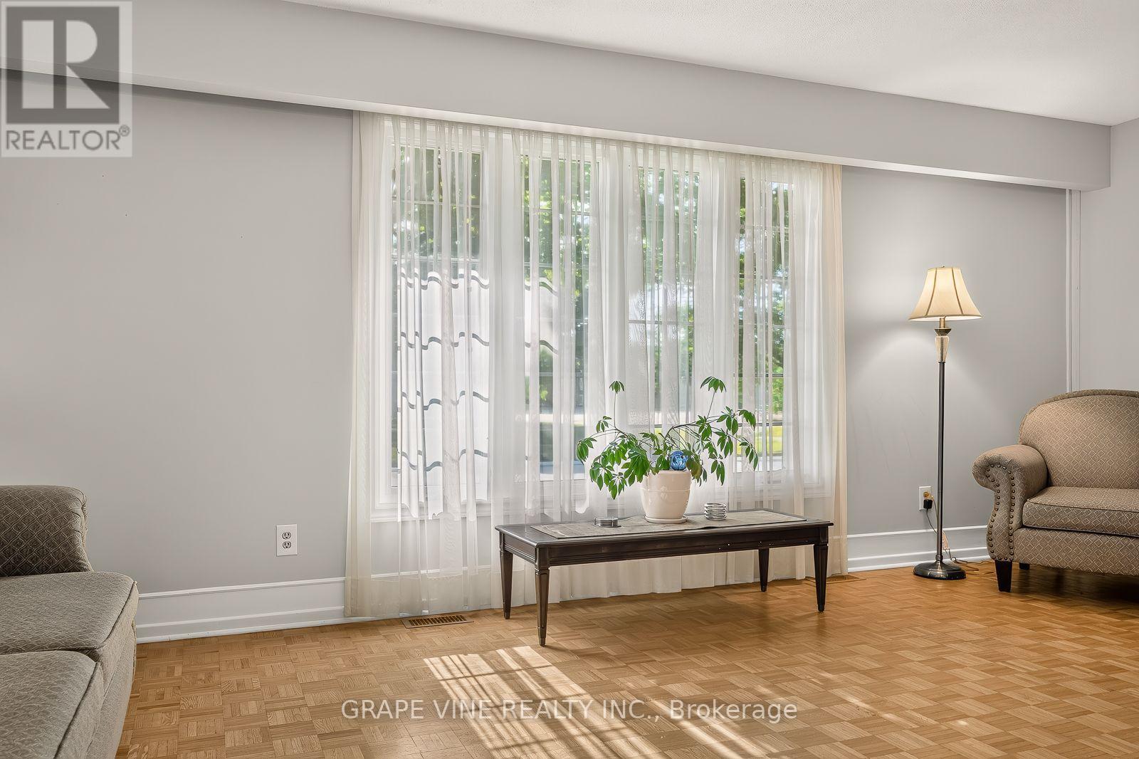 1486 Ridgebrook Drive, Ottawa, Ontario  K1B 4H1 - Photo 11 - X13695728