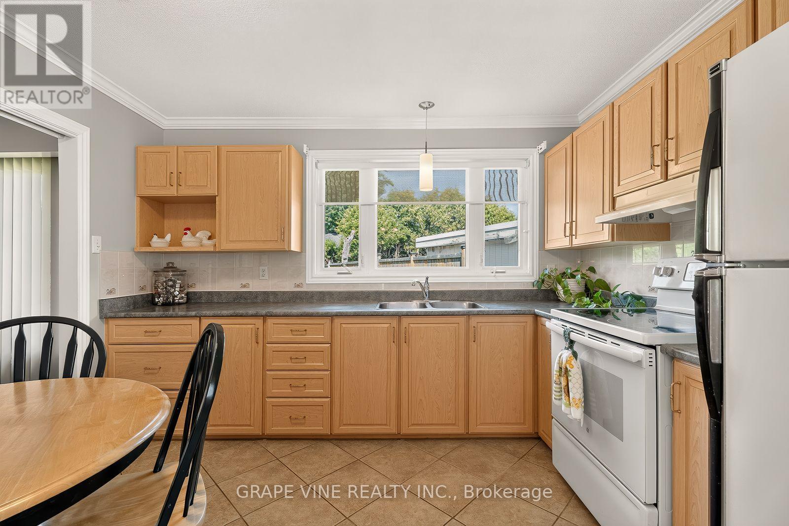 1486 Ridgebrook Drive, Ottawa, Ontario  K1B 4H1 - Photo 12 - X13695728