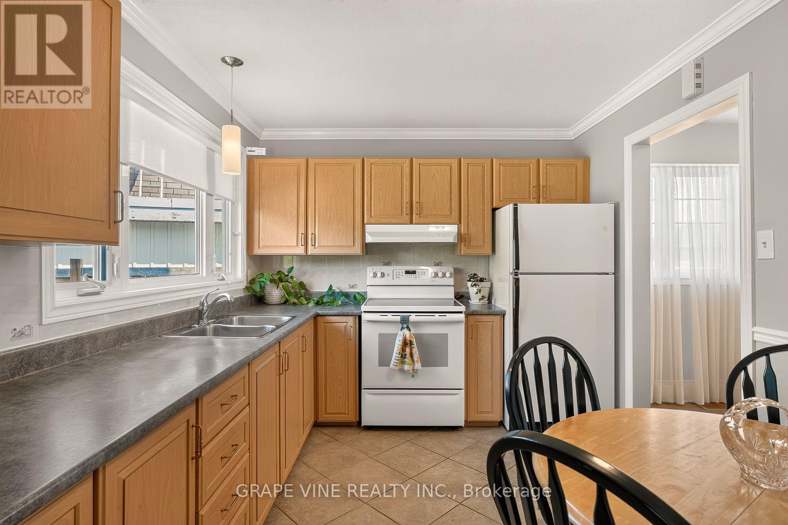 1486 Ridgebrook Drive, Ottawa, Ontario  K1B 4H1 - Photo 14 - X13695728