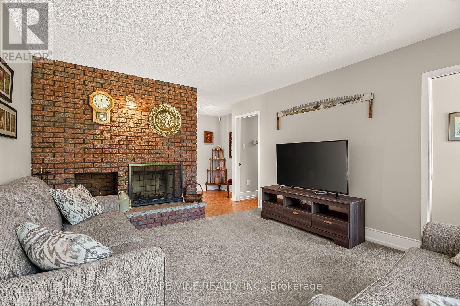 1486 Ridgebrook Drive, Ottawa, Ontario  K1B 4H1 - Photo 16 - X13695728