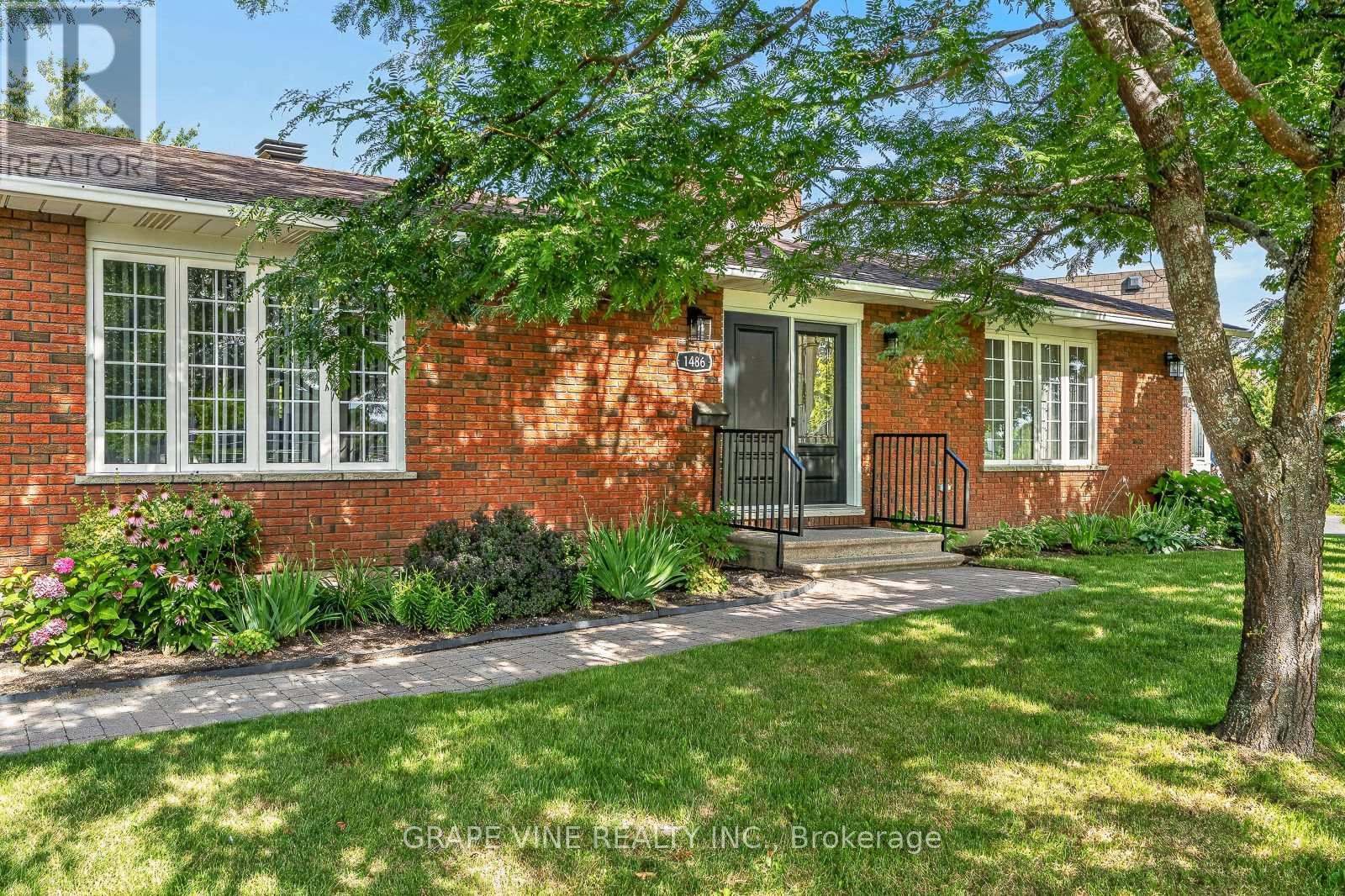 1486 Ridgebrook Drive, Ottawa, Ontario  K1B 4H1 - Photo 2 - X13695728