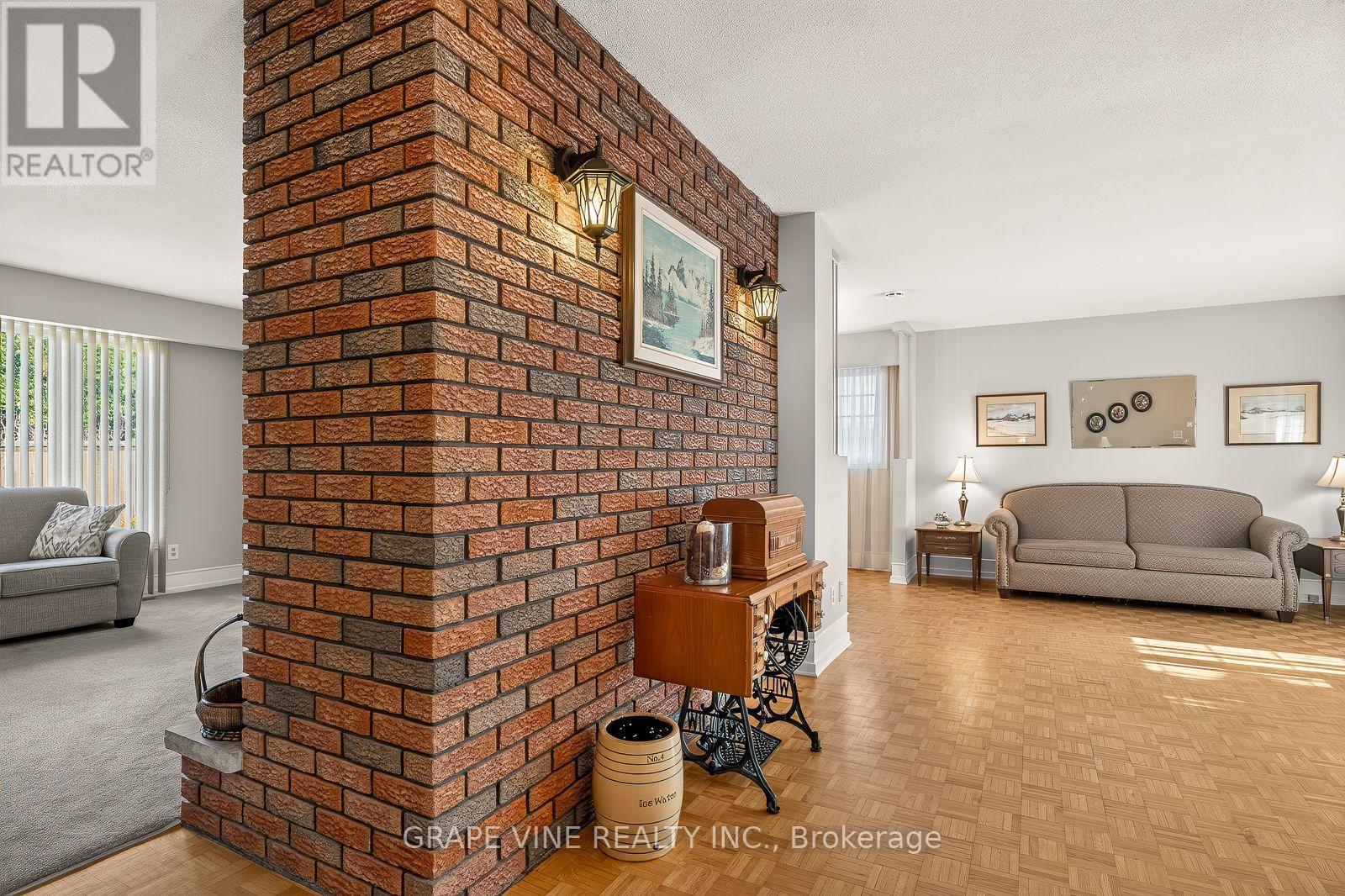 1486 Ridgebrook Drive, Ottawa, Ontario  K1B 4H1 - Photo 5 - X13695728