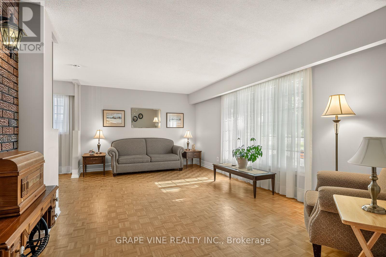 1486 Ridgebrook Drive, Ottawa, Ontario  K1B 4H1 - Photo 6 - X13695728