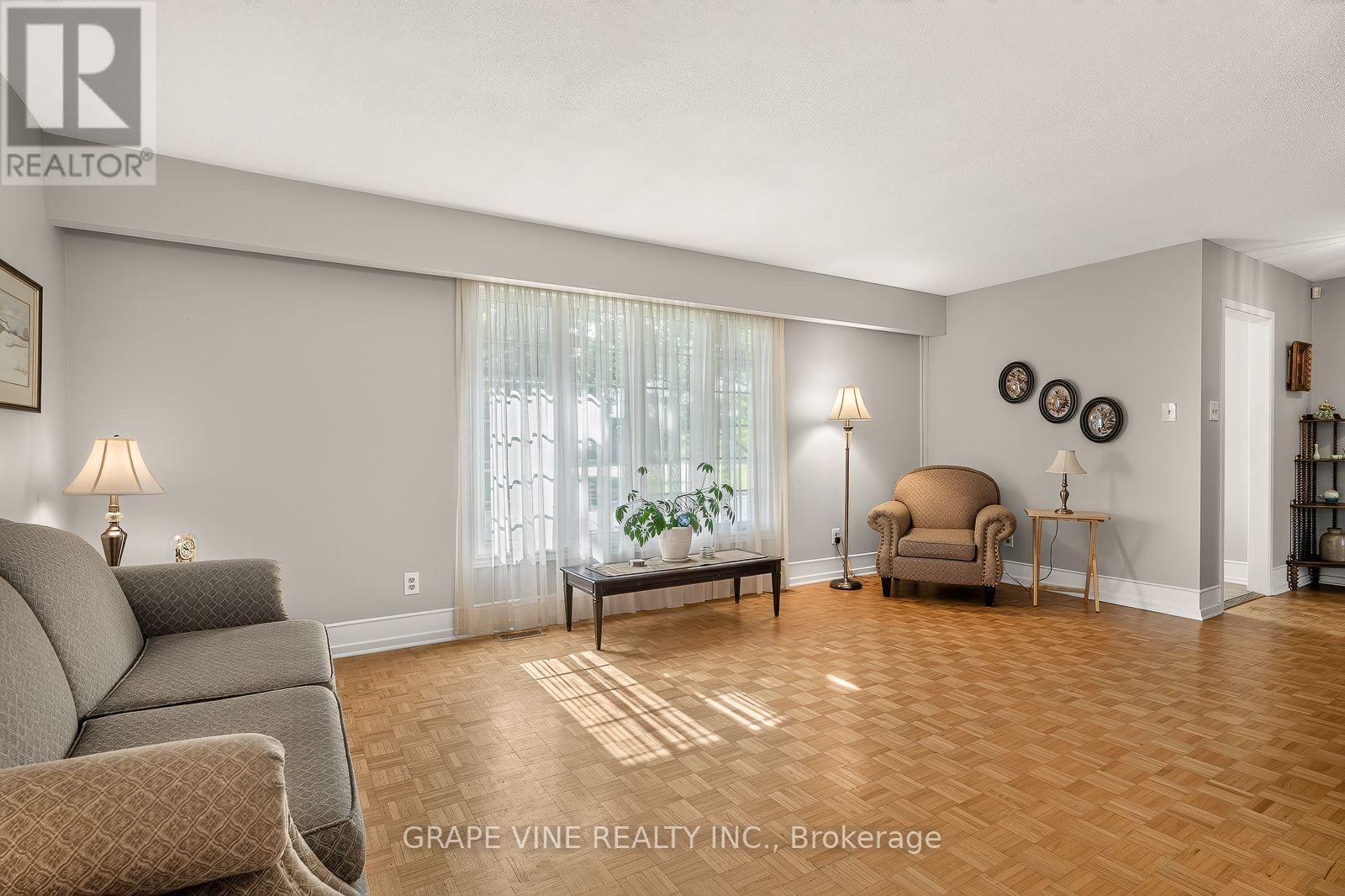 1486 Ridgebrook Drive, Ottawa, Ontario  K1B 4H1 - Photo 9 - X13695728