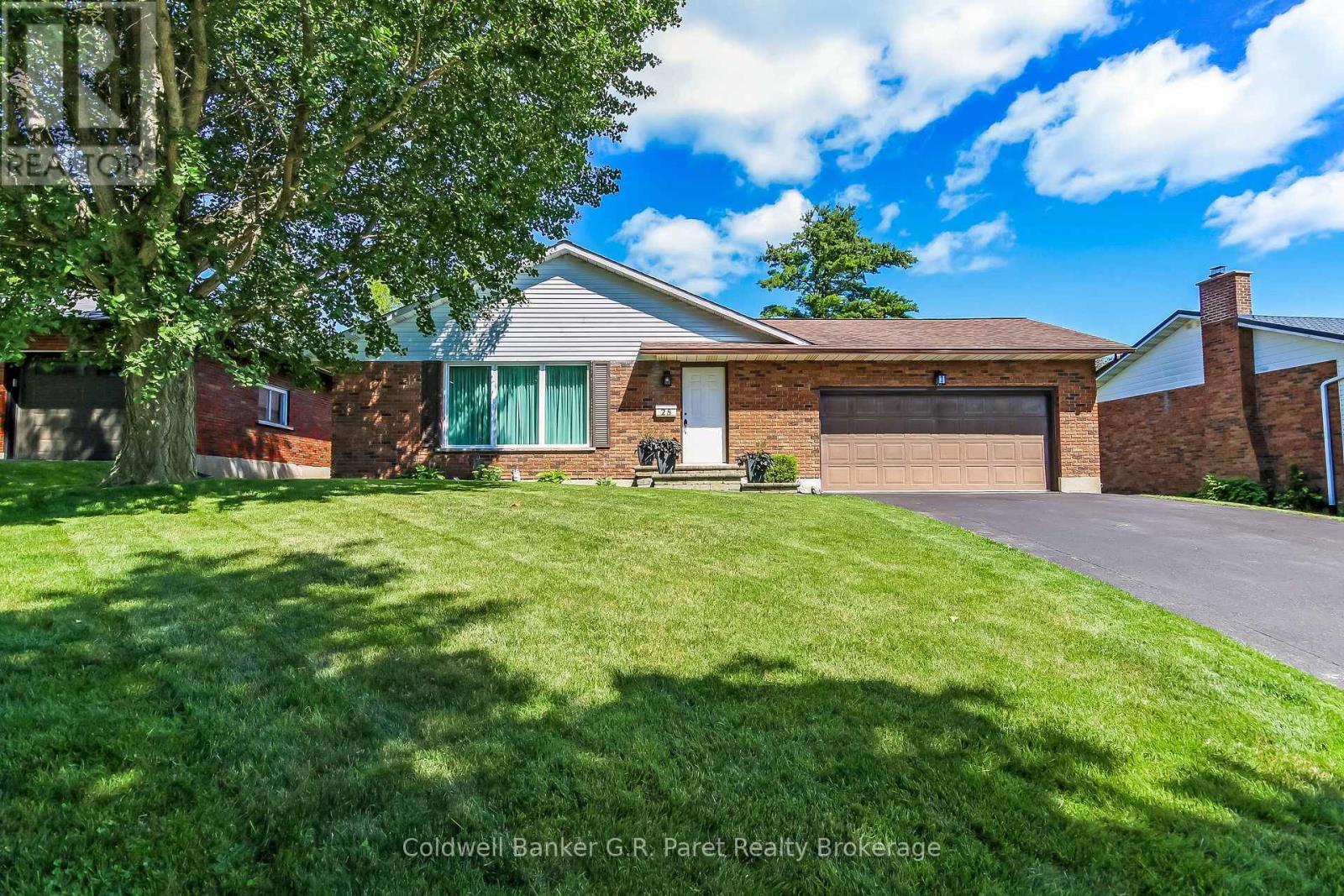 28 WOODCOCK DRIVE, Tillsonburg, Ontario