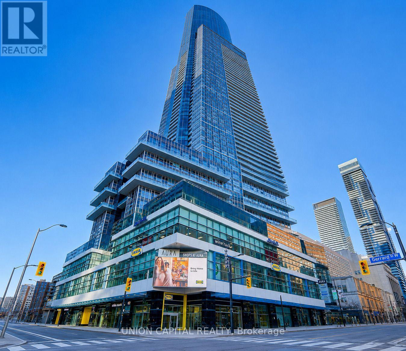 <div class="slider-price">$668,000</div><p>4903 - 386 Yonge Street, Toronto, Ontario</p>