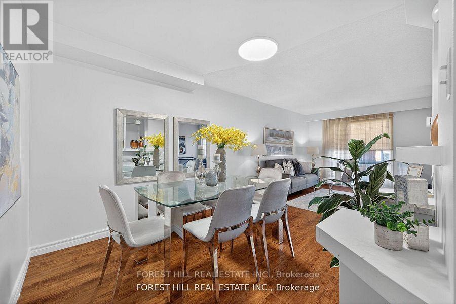 <div class="slider-price">$995,000</div><p>38 Carnival Court, Toronto, Ontario</p>
