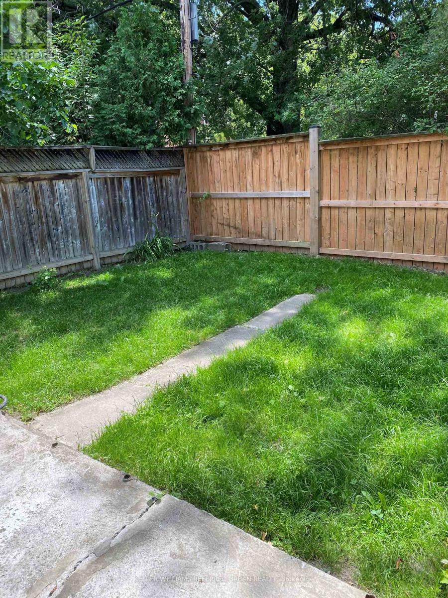 Main Floor - 9 Clinton Place, Toronto, Ontario  M6G 1J8 - Photo 11 - C13695848