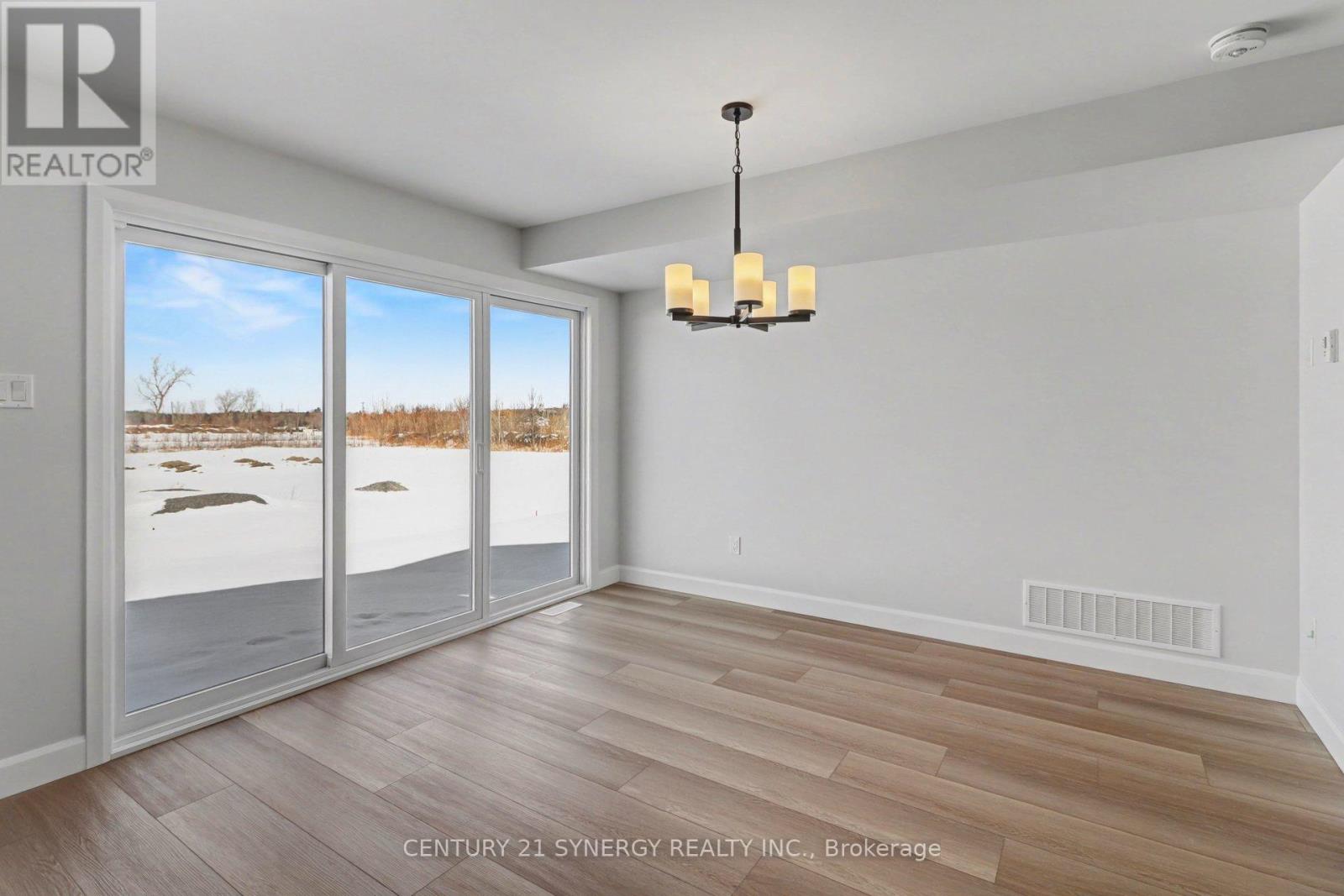 69 Villeneuve Street, North Stormont, Ontario  K0C 1W0 - Photo 12 - X12841884