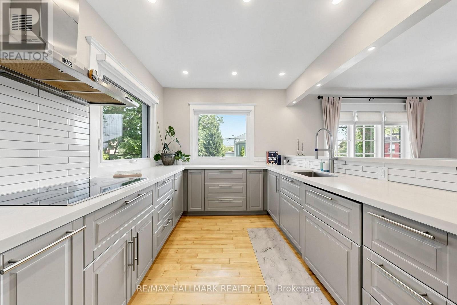 47 Glenmore Road, Toronto, Ontario  M4L 3M2 - Photo 11 - E13695826