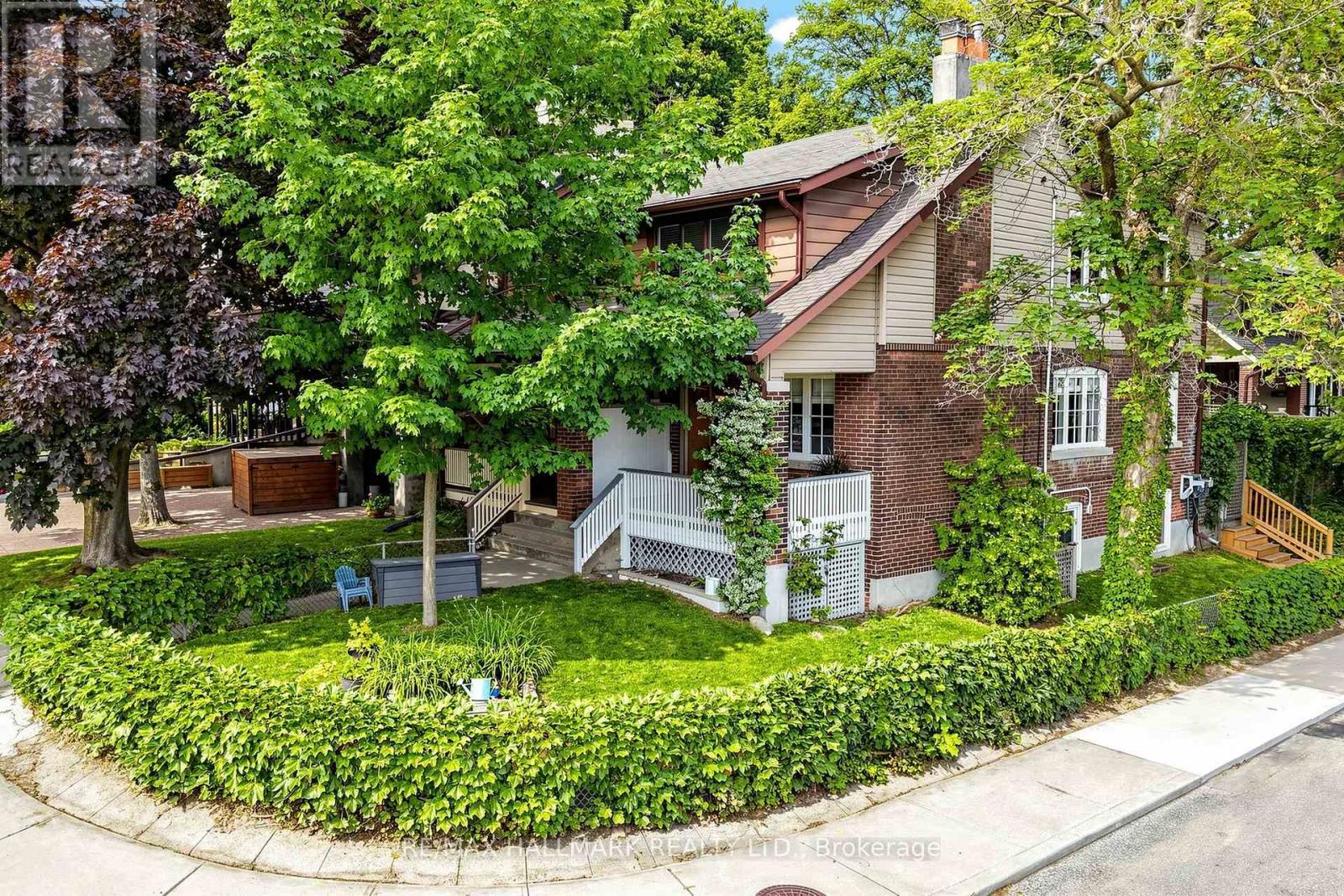 47 Glenmore Road, Toronto, Ontario  M4L 3M2 - Photo 2 - E13695826