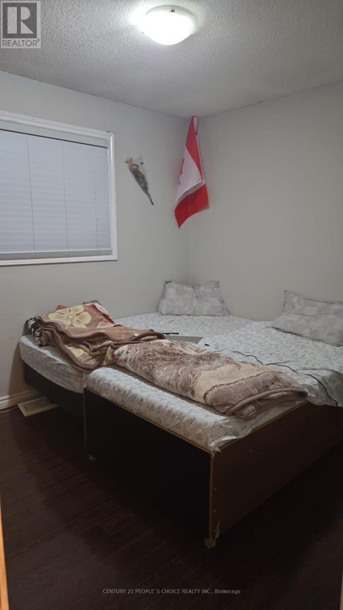 7221 Sigsbee Drive, Mississauga, Ontario  L4T 3L6 - Photo 5 - W13657312