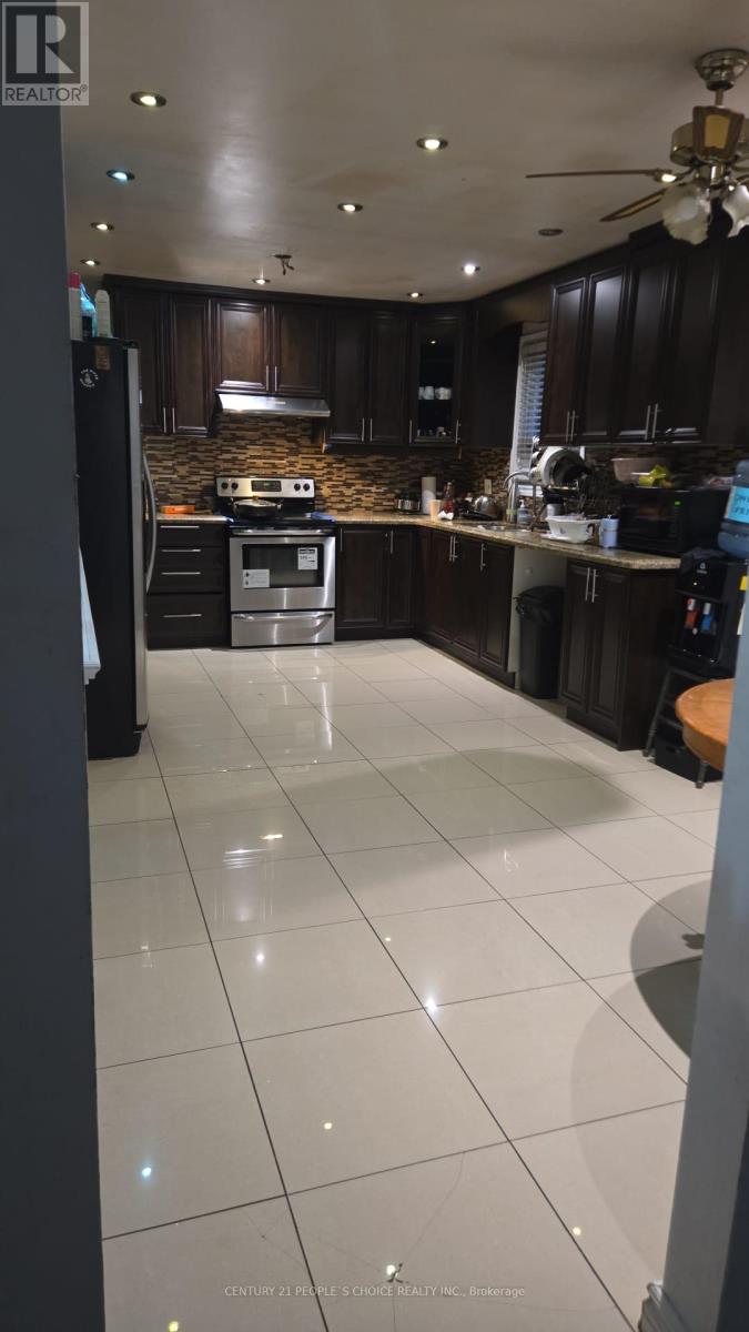 7221 Sigsbee Drive, Mississauga, Ontario  L4T 3L6 - Photo 10 - W13657312
