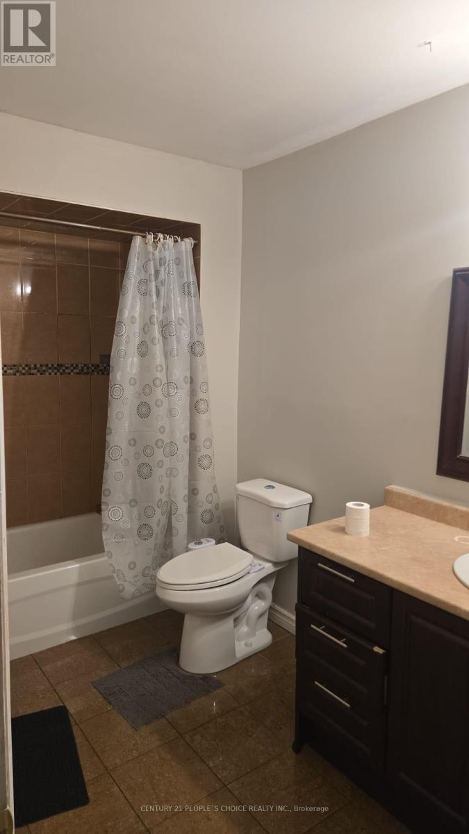 7221 Sigsbee Drive, Mississauga, Ontario  L4T 3L6 - Photo 4 - W13657312