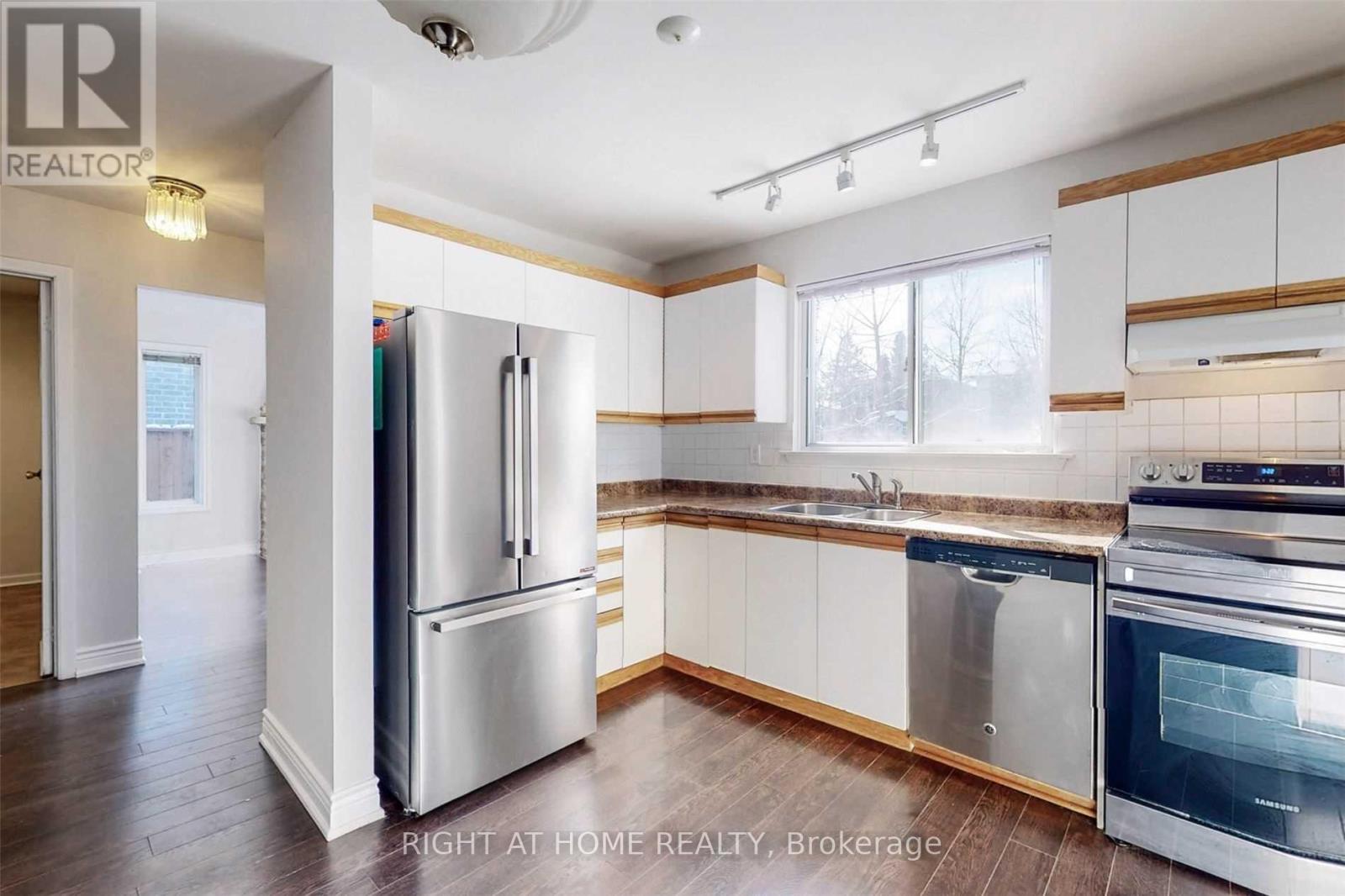 54 Penwick Crescent, Richmond Hill, Ontario  L4C 5B4 - Photo 10 - N13695560