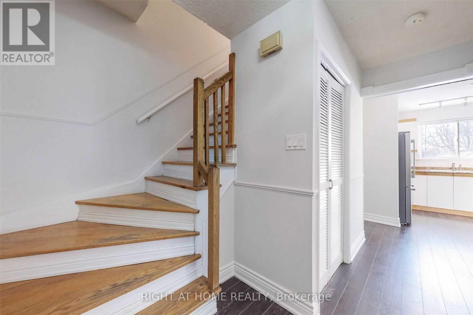 54 Penwick Crescent, Richmond Hill, Ontario  L4C 5B4 - Photo 16 - N13695560