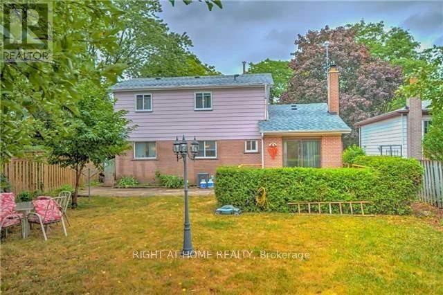 54 Penwick Crescent, Richmond Hill, Ontario  L4C 5B4 - Photo 2 - N13695560