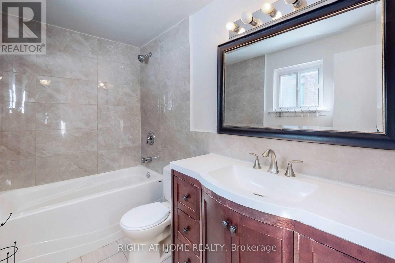 54 Penwick Crescent, Richmond Hill, Ontario  L4C 5B4 - Photo 20 - N13695560