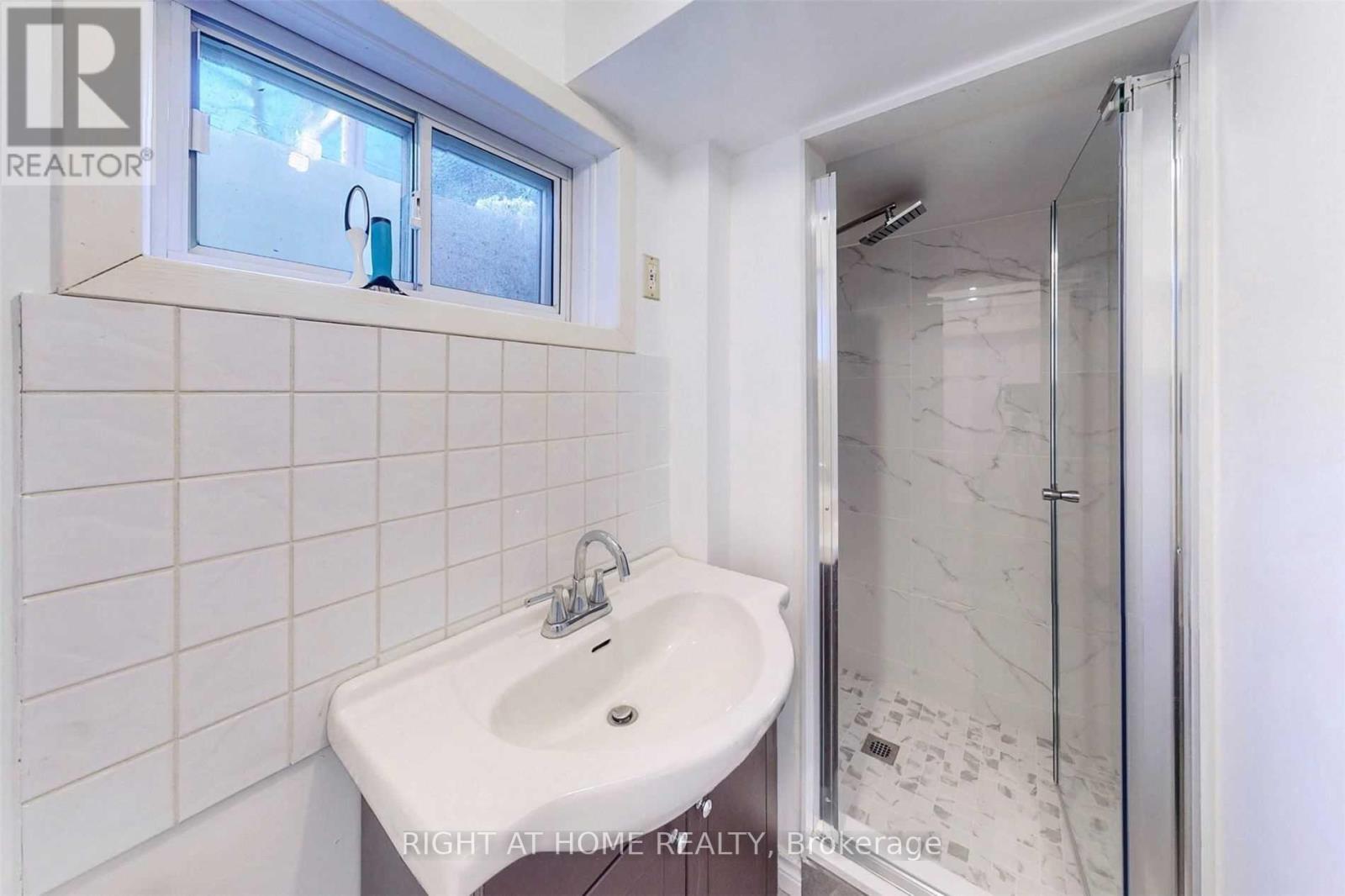54 Penwick Crescent, Richmond Hill, Ontario  L4C 5B4 - Photo 27 - N13695560