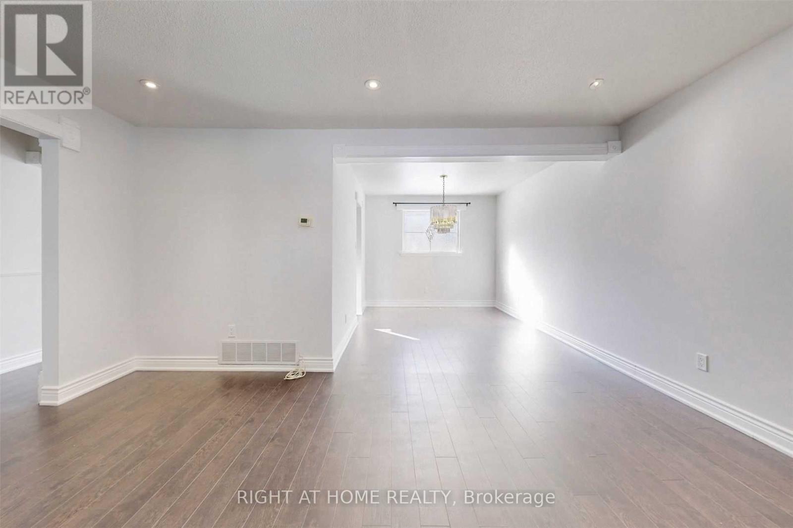 54 Penwick Crescent, Richmond Hill, Ontario  L4C 5B4 - Photo 6 - N13695560