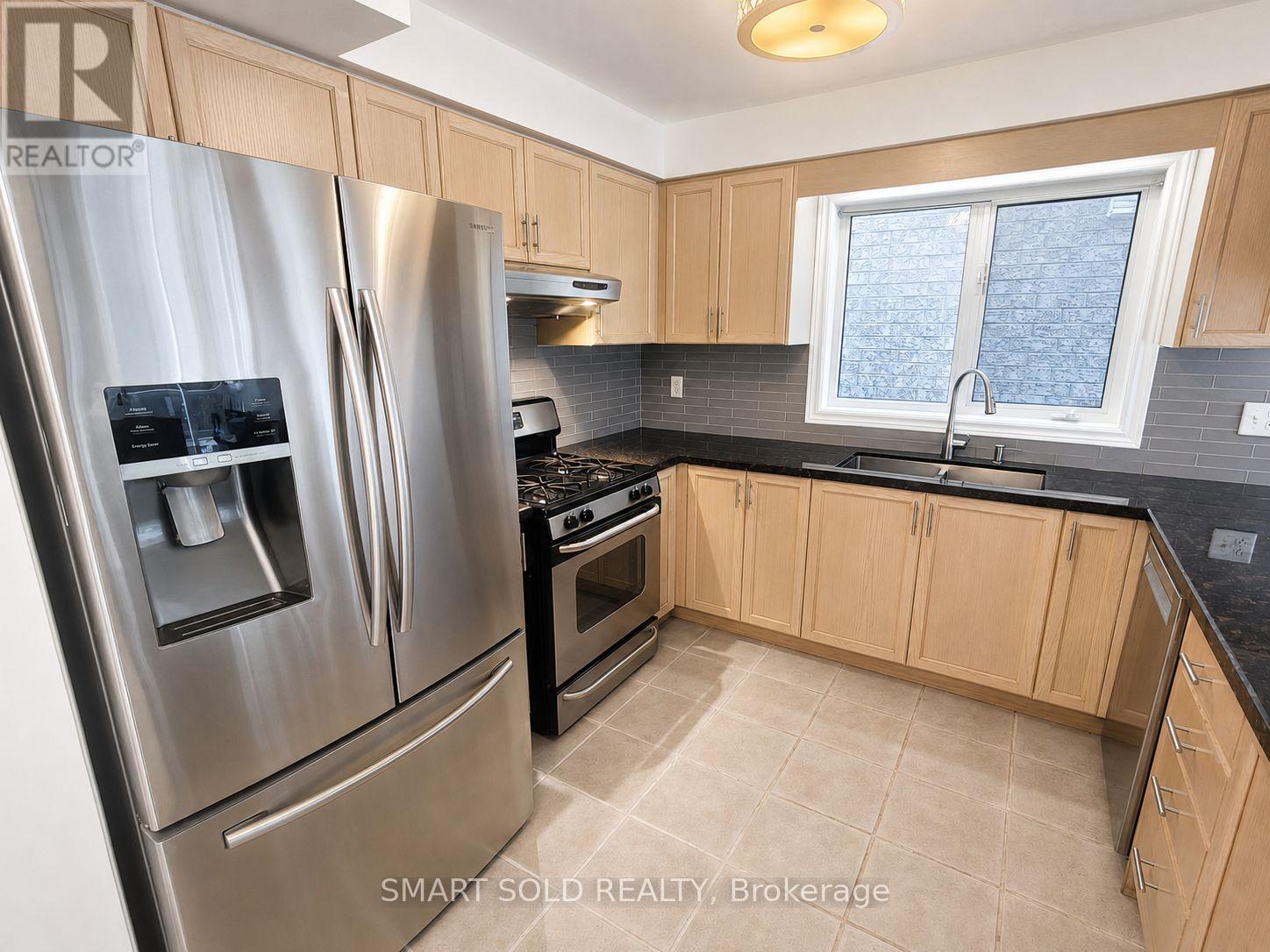 52 Royalpark Way, Vaughan, Ontario  L4H 1J5 - Photo 7 - N13695596