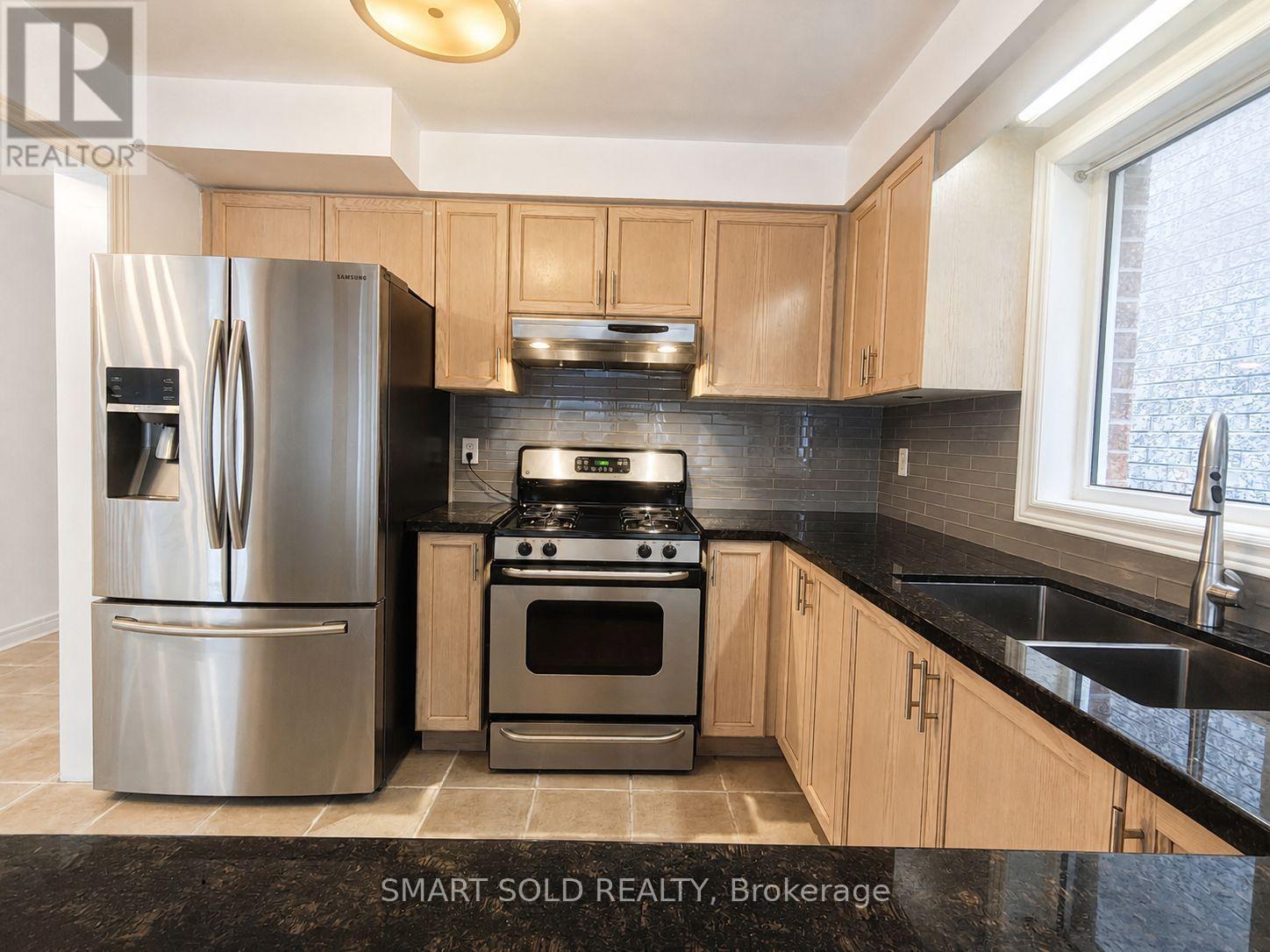 52 Royalpark Way, Vaughan, Ontario  L4H 1J5 - Photo 8 - N13695596