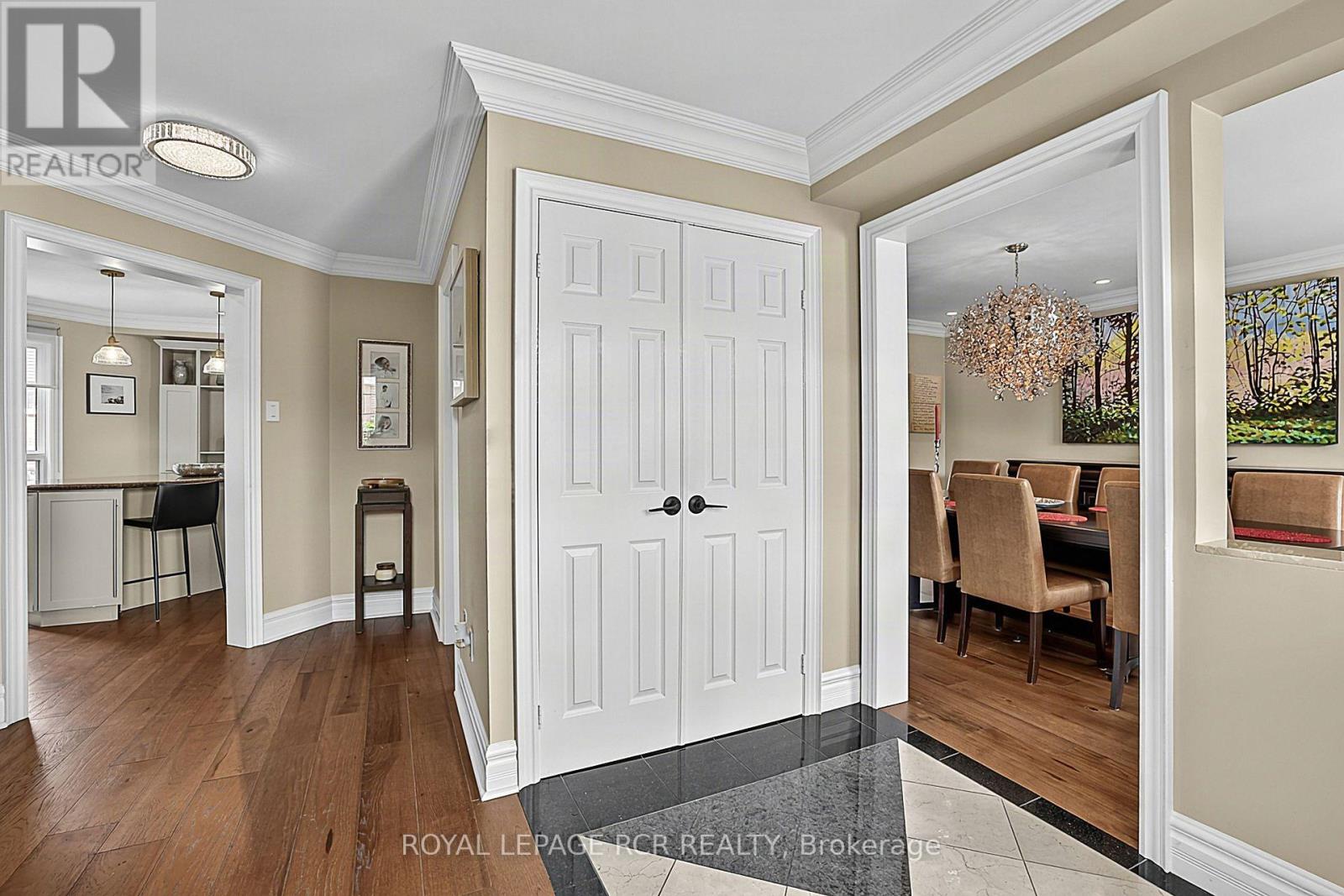 411 Butler Court, Aurora, Ontario  L4G 6G8 - Photo 4 - N13695600