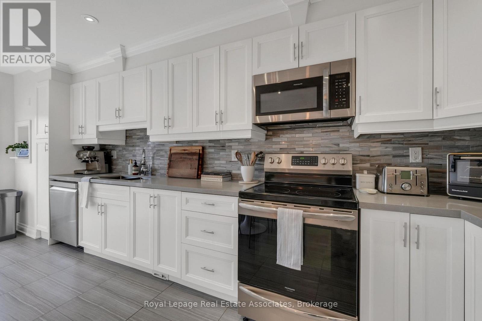 8 Prestwick Avenue, Vaughan, Ontario  L6A 2B6 - Photo 7 - N13695610
