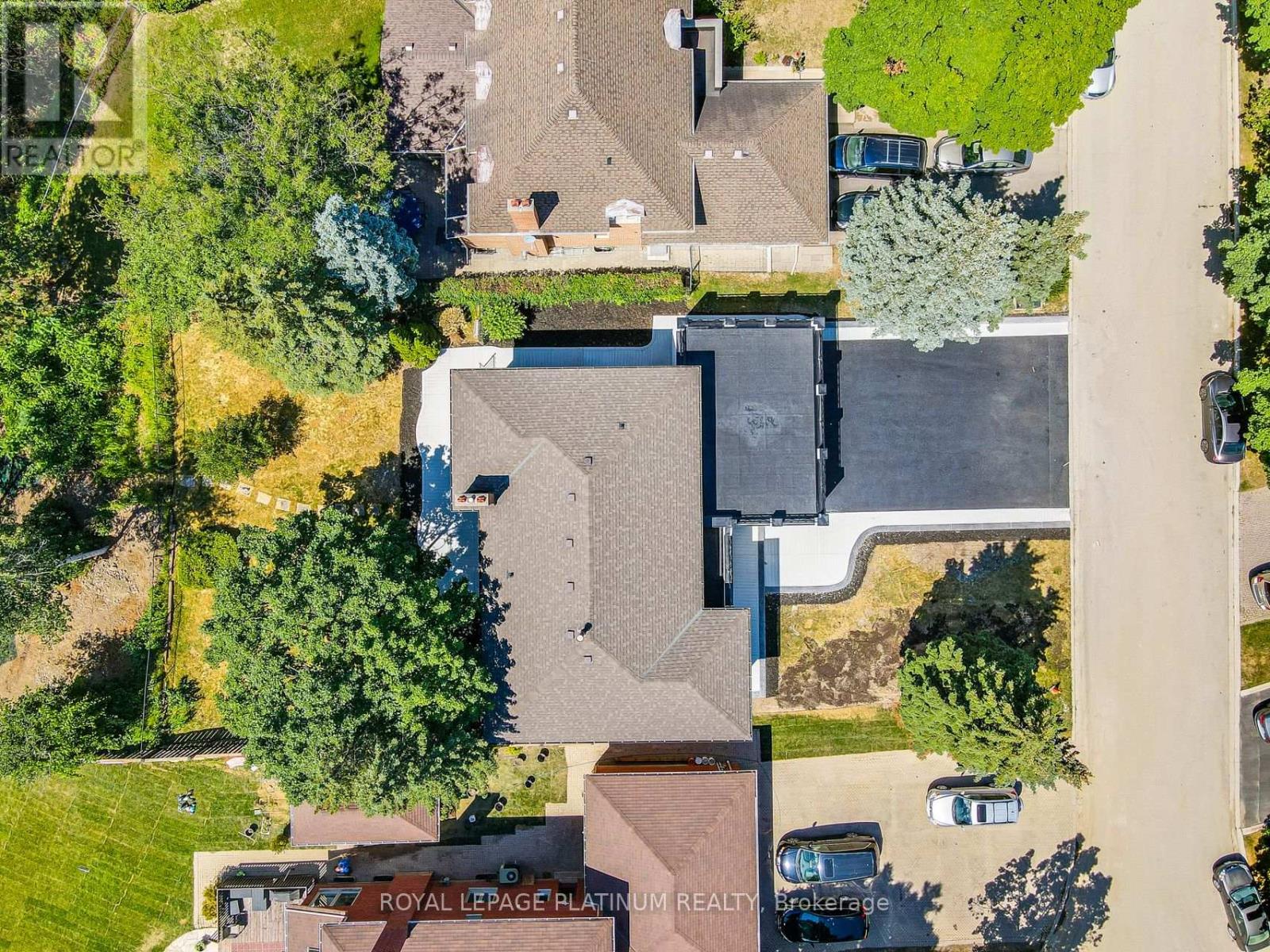16 Bridgend Court S, Vaughan, Ontario  L4L 3L3 - Photo 3 - N13695738
