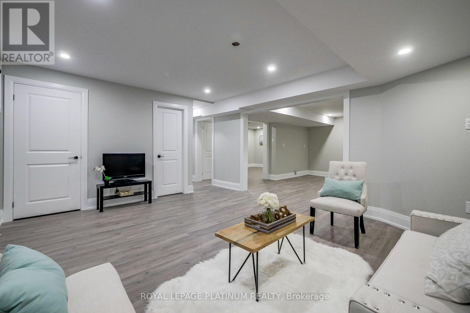 16 Bridgend Court S, Vaughan, Ontario  L4L 3L3 - Photo 41 - N13695738