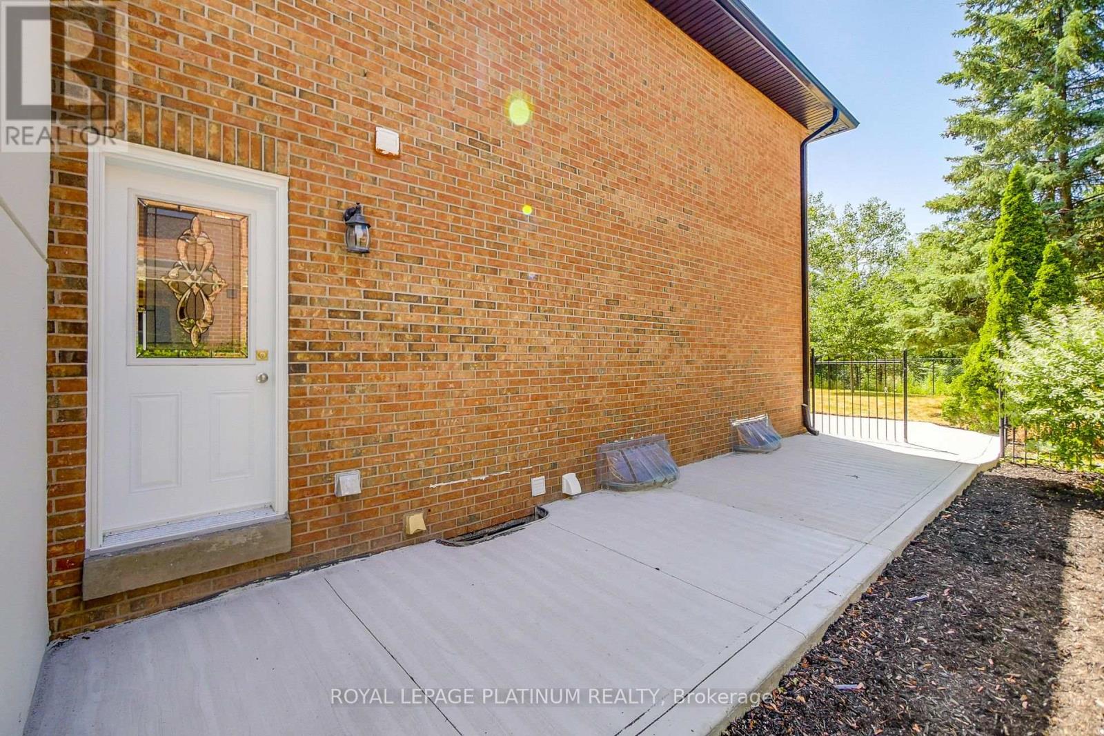 16 Bridgend Court S, Vaughan, Ontario  L4L 3L3 - Photo 44 - N13695738