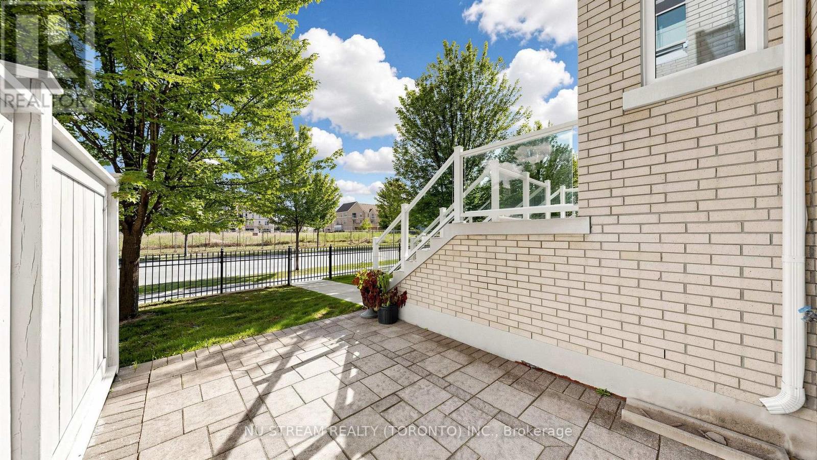 15 - 19 Maytime Way, Markham, Ontario  L6C 0N5 - Photo 2 - N13695744