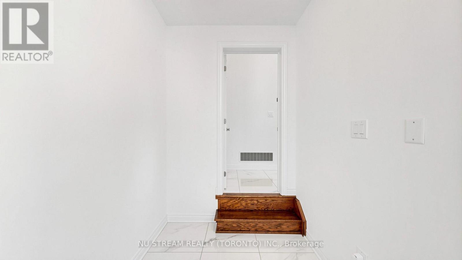 15 - 19 Maytime Way, Markham, Ontario  L6C 0N5 - Photo 5 - N13695744