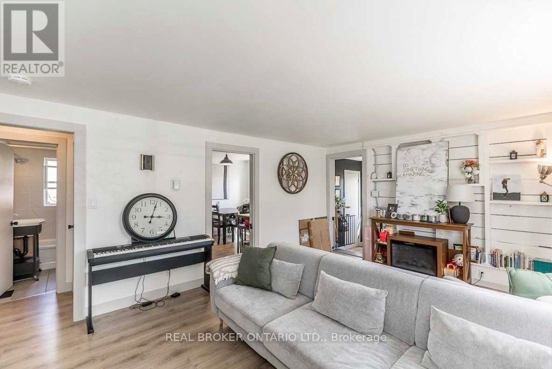 Upper - 23 Second Street, New Tecumseth, Ontario  L0G 1A0 - Photo 2 - N13695774
