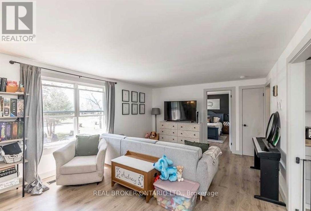 Upper - 23 Second Street, New Tecumseth, Ontario  L0G 1A0 - Photo 3 - N13695774
