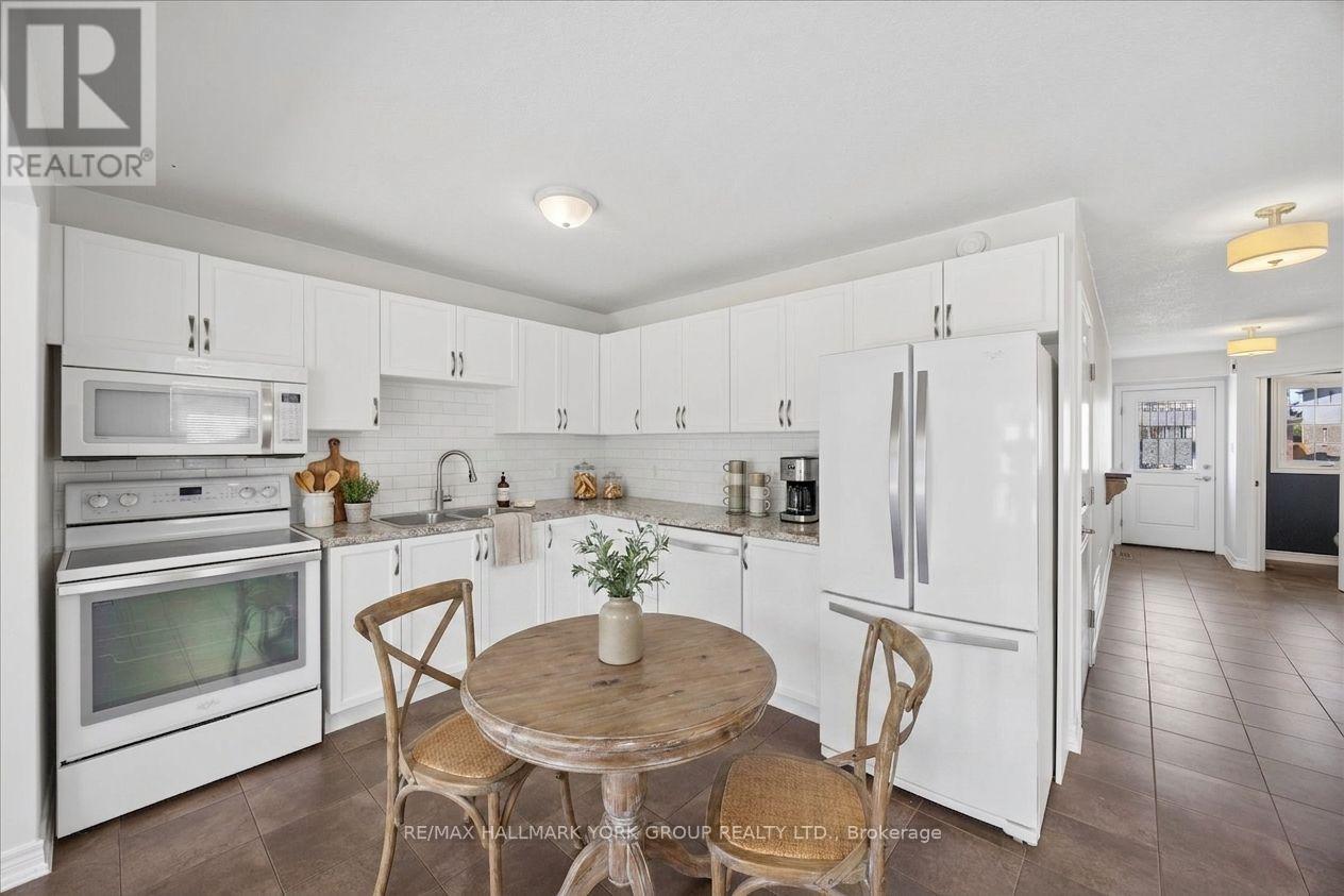 132 Banting Crescent, Essa, Ontario  L0M 1B6 - Photo 12 - N13695786