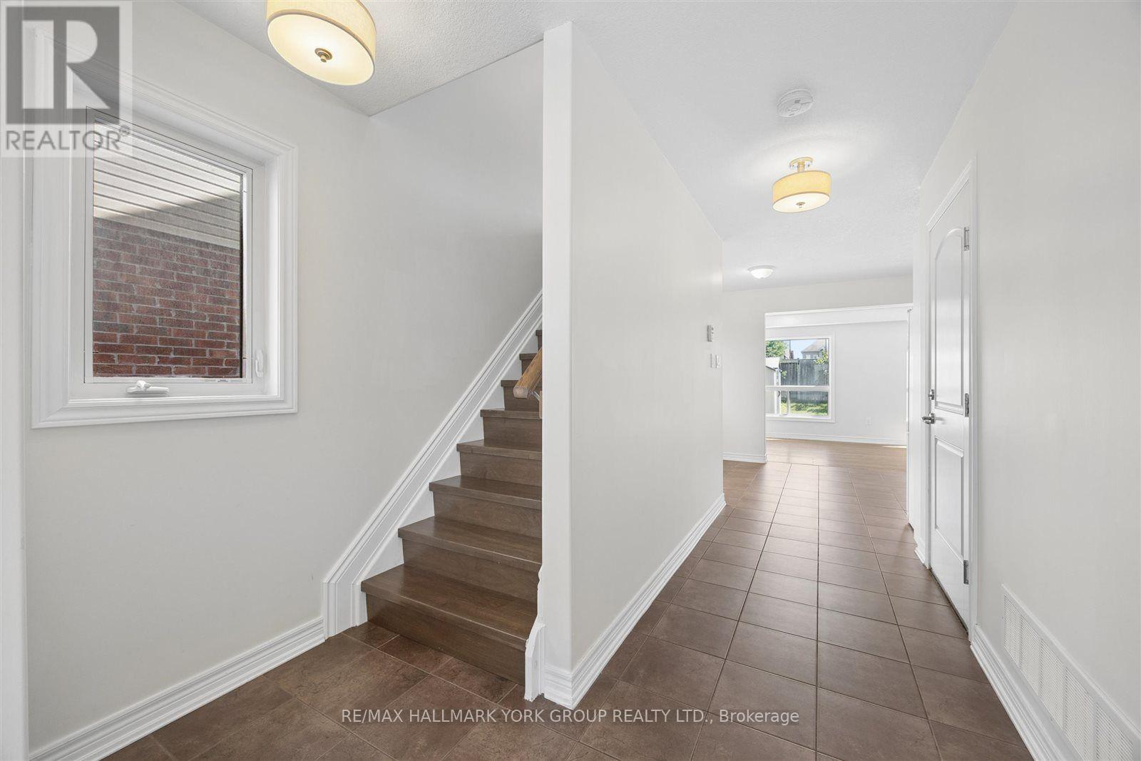 132 Banting Crescent, Essa, Ontario  L0M 1B6 - Photo 8 - N13695786