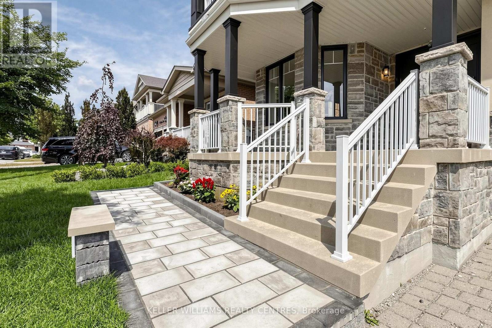 7 Philips Lake Court, Richmond Hill, Ontario  L4E 0M2 - Photo 4 - N13695818