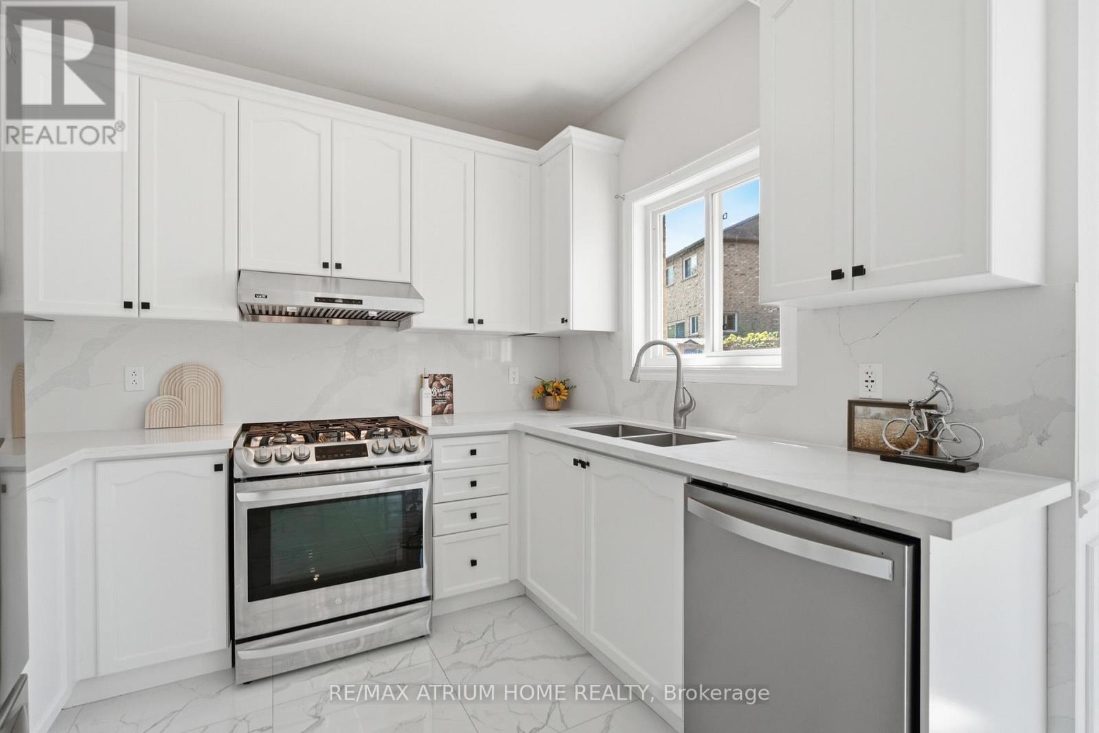 526 Mavrinac Boulevard, Aurora, Ontario  L4G 0H7 - Photo 16 - N13695830