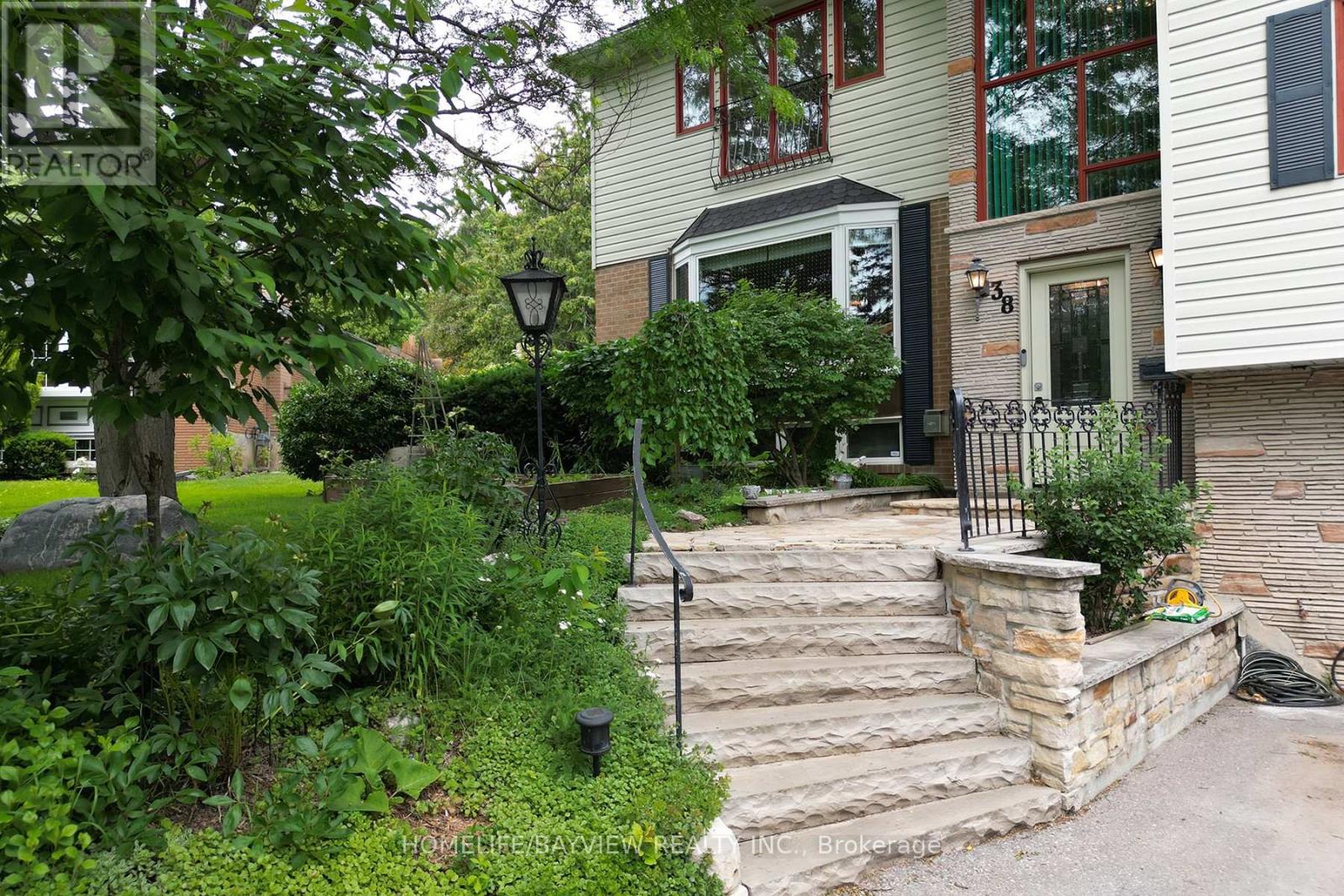 38 Christman Court, Markham, Ontario  L3P 3C8 - Photo 3 - N13695838