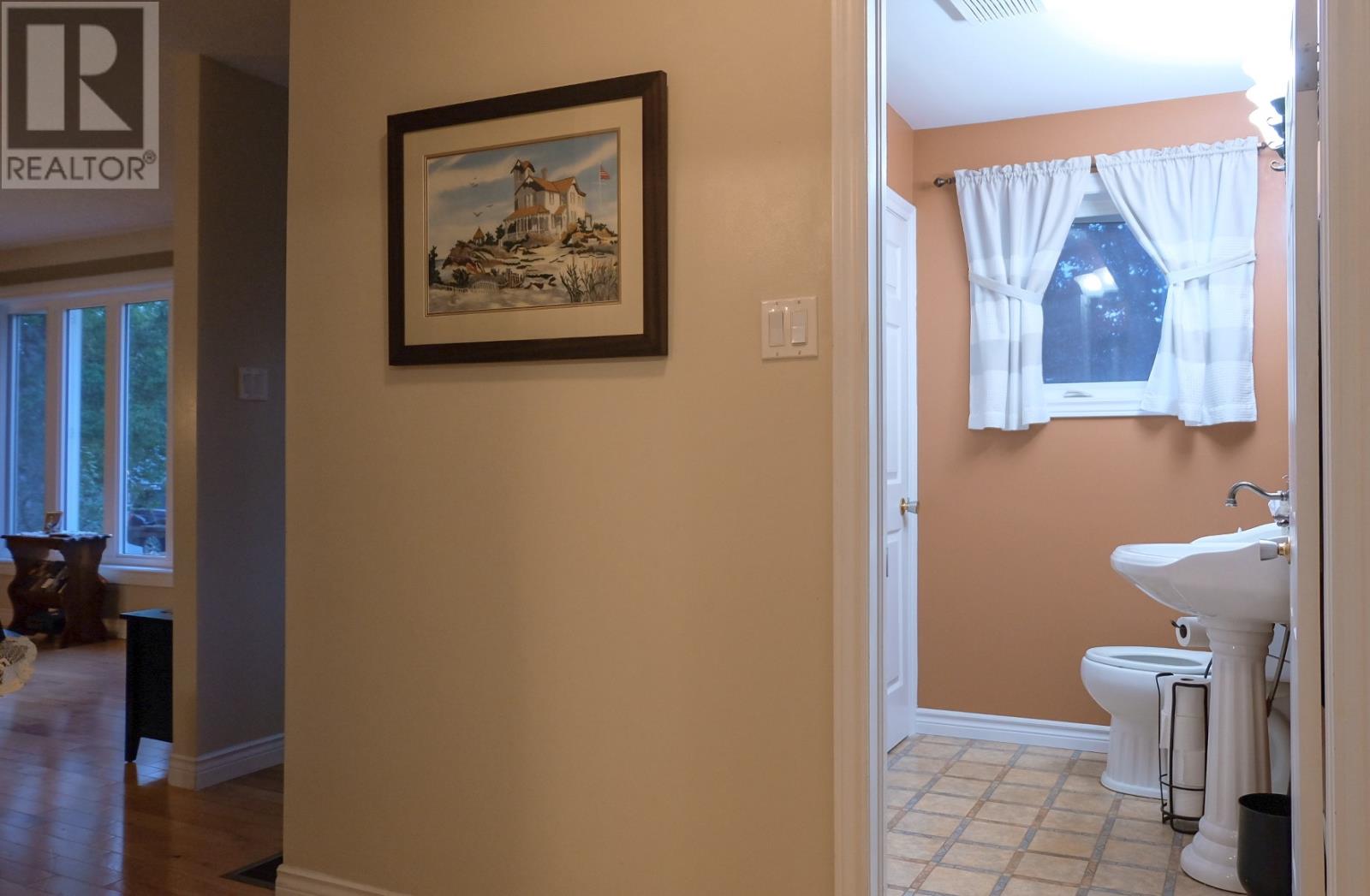 19 Elmwood Crescent, Pasadena — photo 19