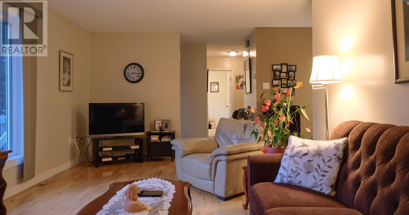 19 Elmwood Crescent, Pasadena — photo 7